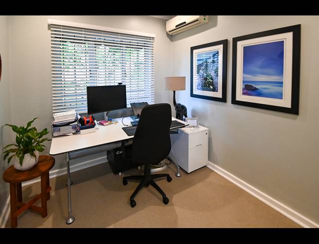 2 BEDROOM APARTMENT TO LET IN COWIES HILL